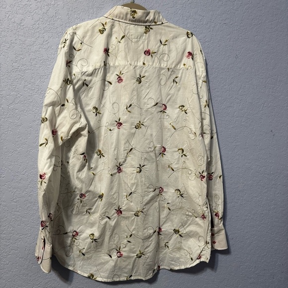 Purple Haze Properties Men’s White Embroidered Floral Long Sleeve Shirt - Picture 6 of 6